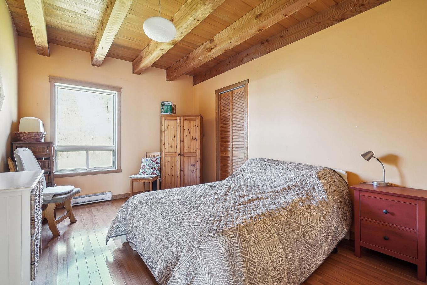Bedroom - 81 Rg Des Étangs, Mont-Saint-Hilaire, QC - Indoor Photo Showing Bedroom