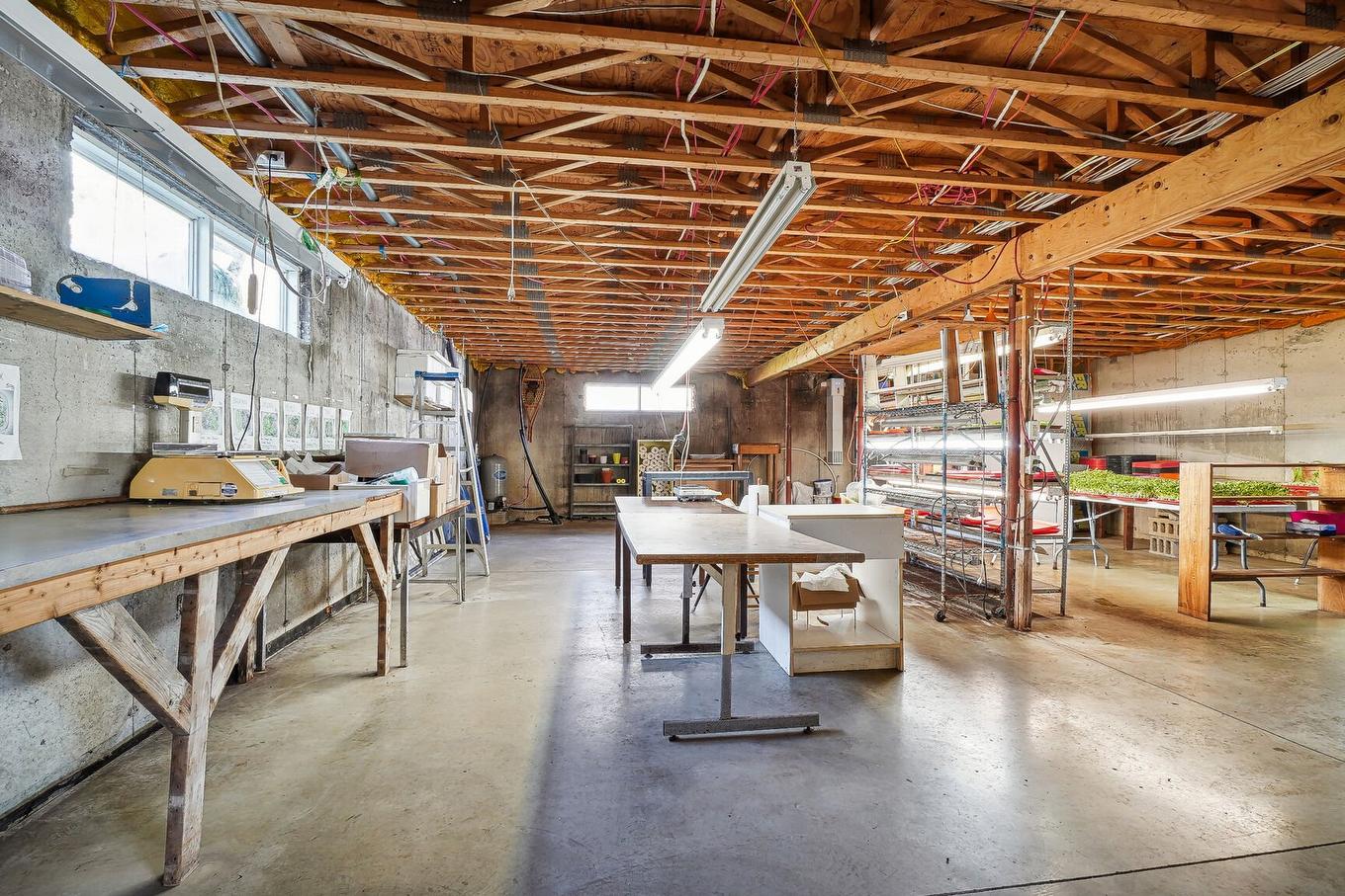 Workshop - 81 Rg Des Étangs, Mont-Saint-Hilaire, QC - Indoor