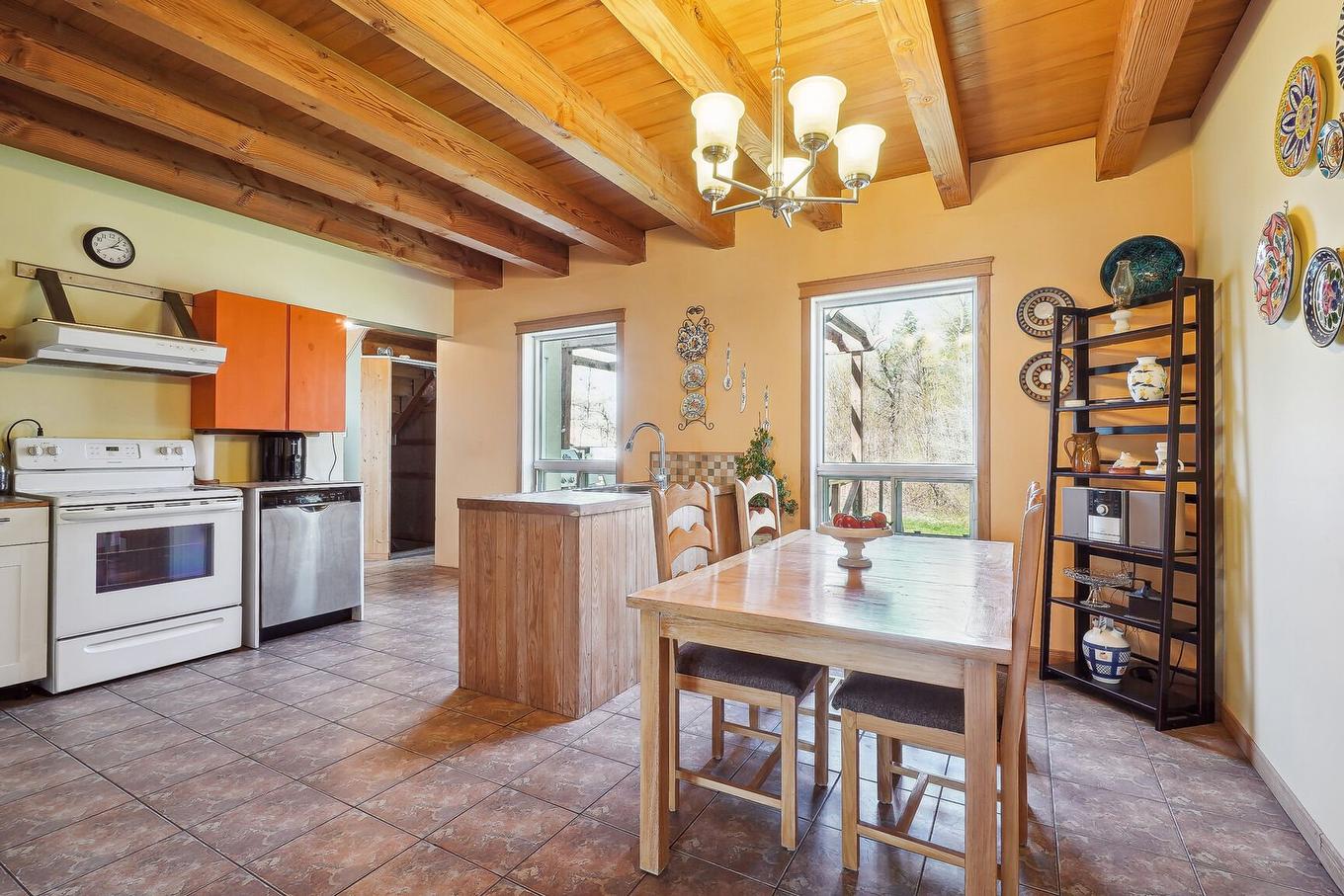 Dinette - 81 Rg Des Étangs, Mont-Saint-Hilaire, QC - Indoor Photo Showing Other Room