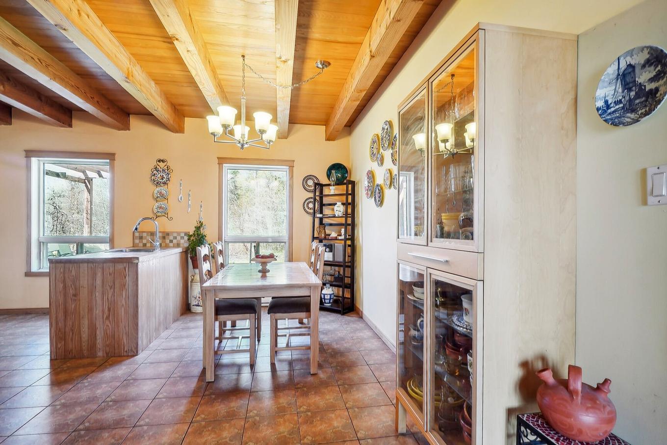 Dinette - 81 Rg Des Étangs, Mont-Saint-Hilaire, QC - Indoor