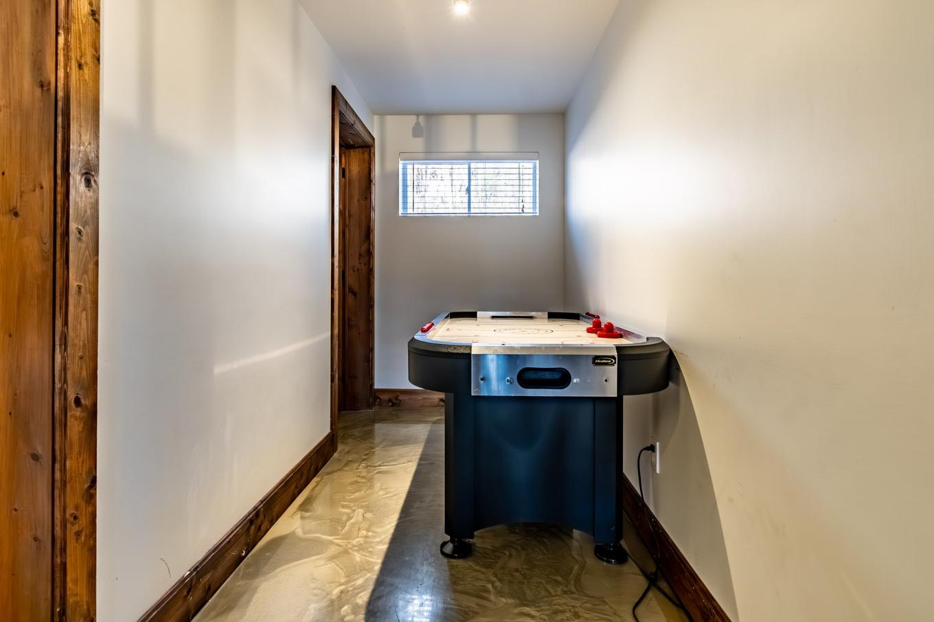 Passageway - 2 Ch. Du Boisé, Mandeville, QC - Indoor Photo Showing Office