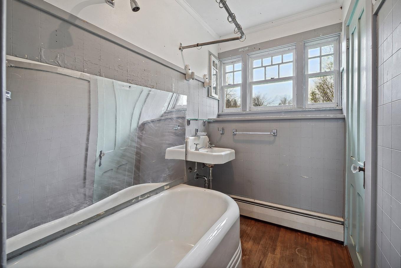 Salle de bains - 1066 Ch. De La Montagne, Mont-Saint-Hilaire, QC - Indoor Photo Showing Bathroom