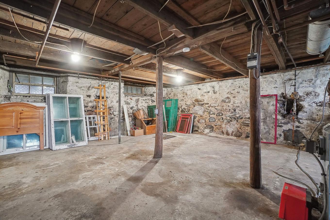 Sous-sol - 1066 Ch. De La Montagne, Mont-Saint-Hilaire, QC - Indoor Photo Showing Basement