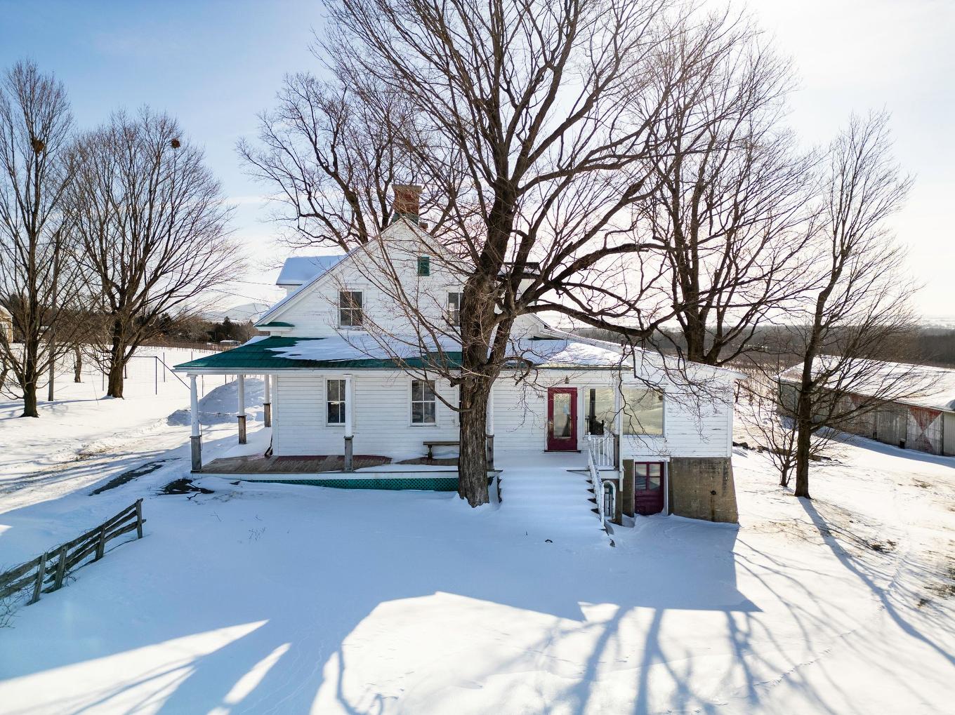 Façade - 1066 Ch. De La Montagne, Mont-Saint-Hilaire, QC - Outdoor