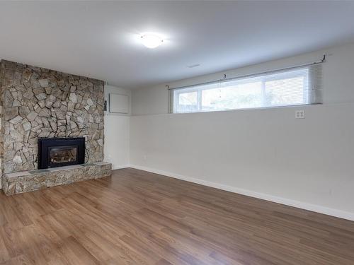1210 Panorama Lane, Kelowna, BC - Indoor Photo Showing Living Room With Fireplace