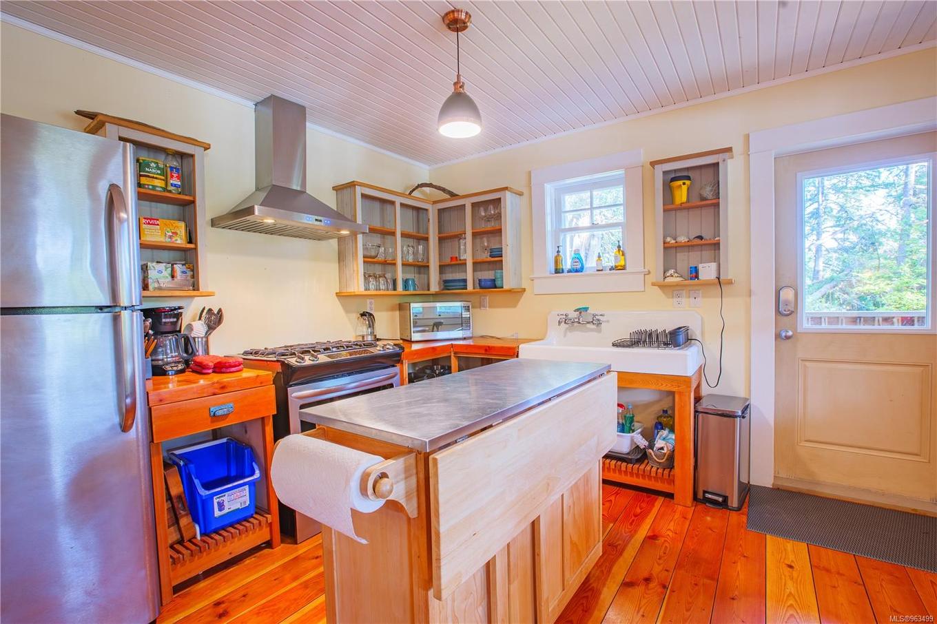 225 Boardwalk Blvd, Ucluelet, BC - Indoor