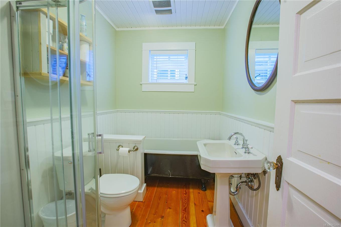 225 Boardwalk Blvd, Ucluelet, BC - Indoor Photo Showing Bathroom