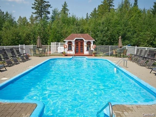 Piscine - Rue Du Meunier, Sainte-Adèle, QC