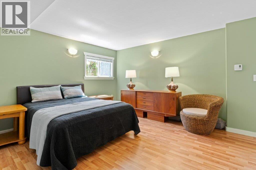 4170 Lake Avenue, Peachland, BC - Indoor Photo Showing Bedroom