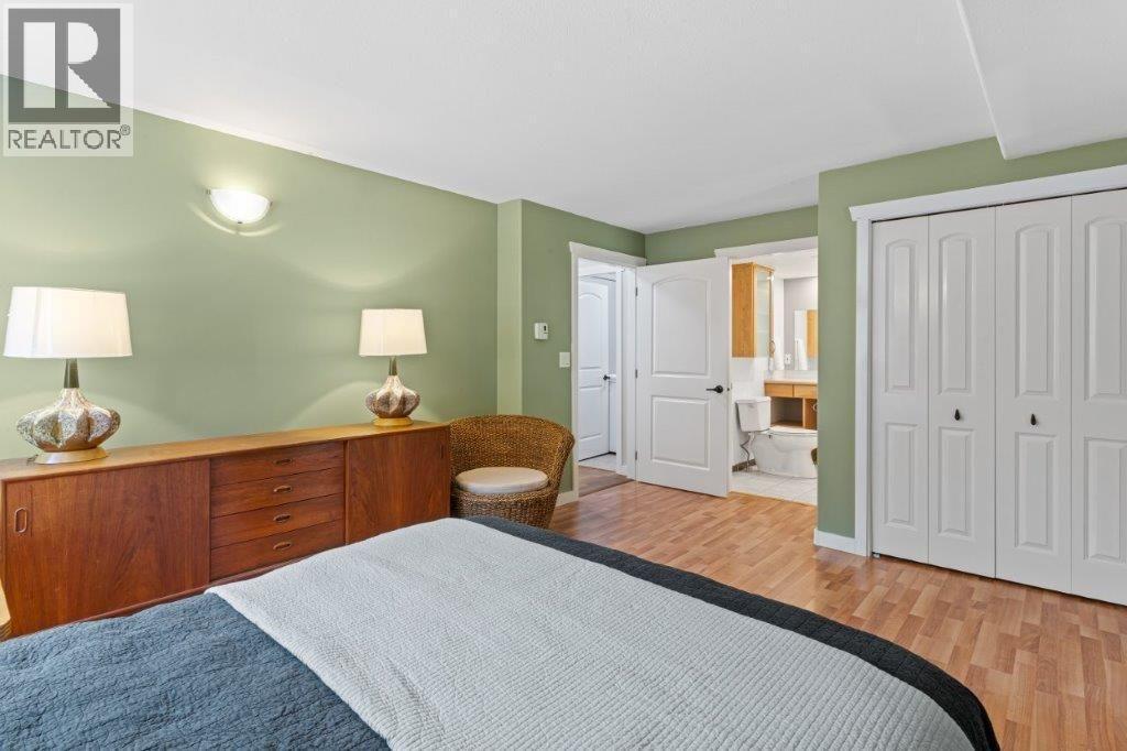 4170 Lake Avenue, Peachland, BC - Indoor Photo Showing Bedroom