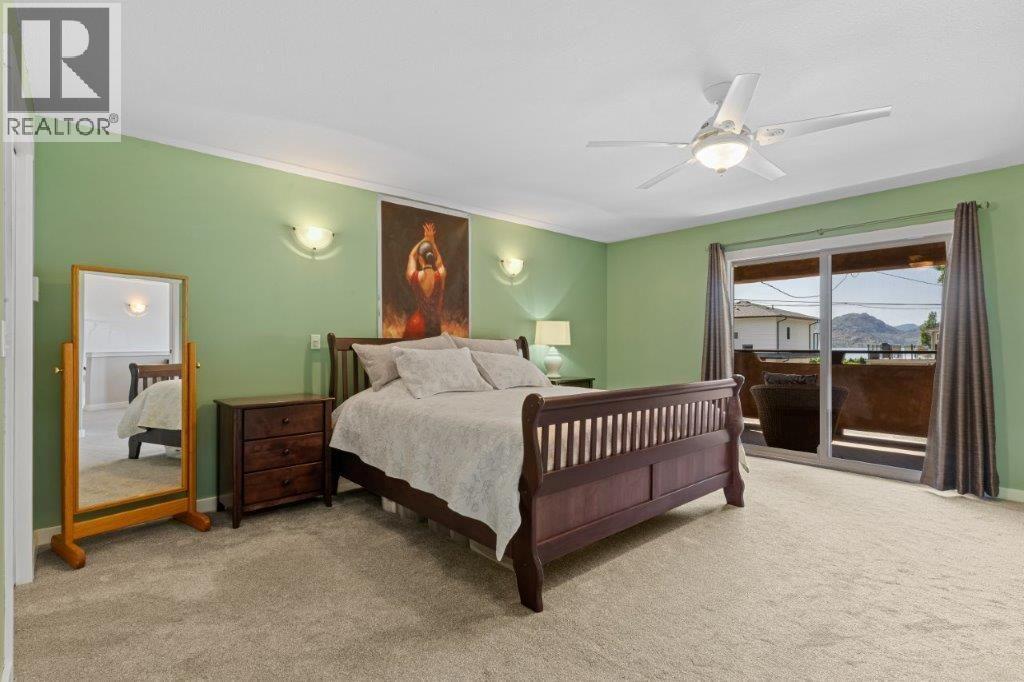 4170 Lake Avenue, Peachland, BC - Indoor Photo Showing Bedroom