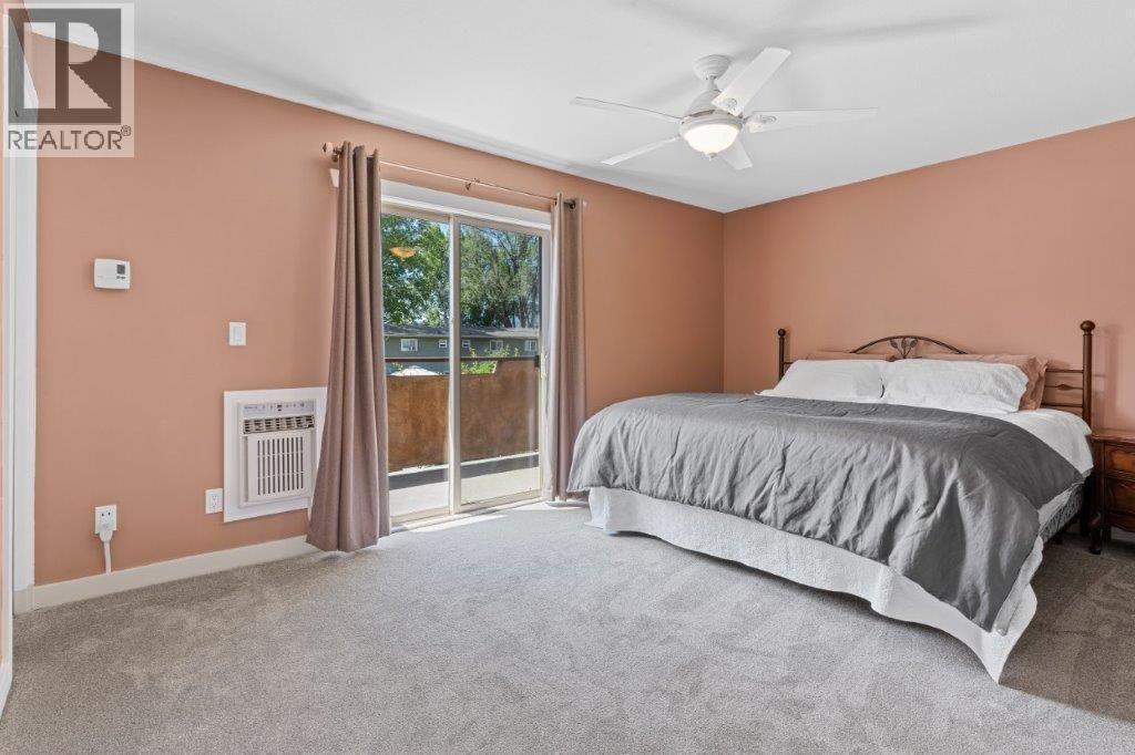 4170 Lake Avenue, Peachland, BC - Indoor Photo Showing Bedroom
