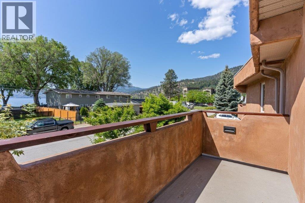 4170 Lake Avenue, Peachland, BC - Outdoor