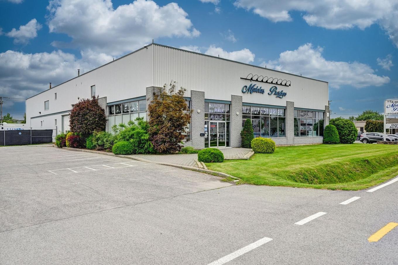 Façade - 405 Boul. Industriel, Saint-Eustache, QC - Outdoor