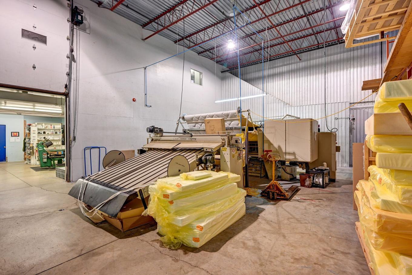 Entrepôt - 405 Boul. Industriel, Saint-Eustache, QC -