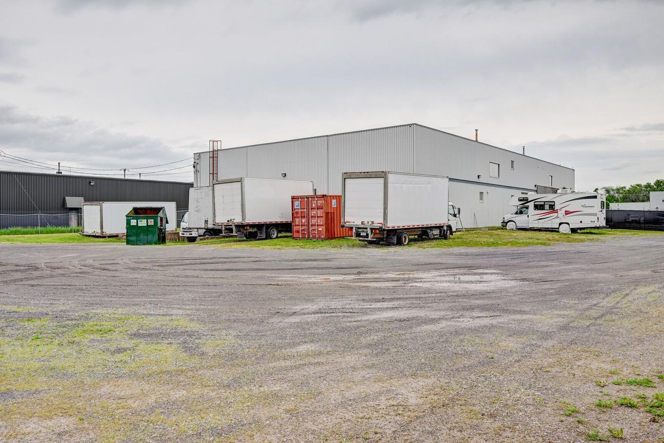 Face arrière - 405 Boul. Industriel, Saint-Eustache, QC - Outdoor