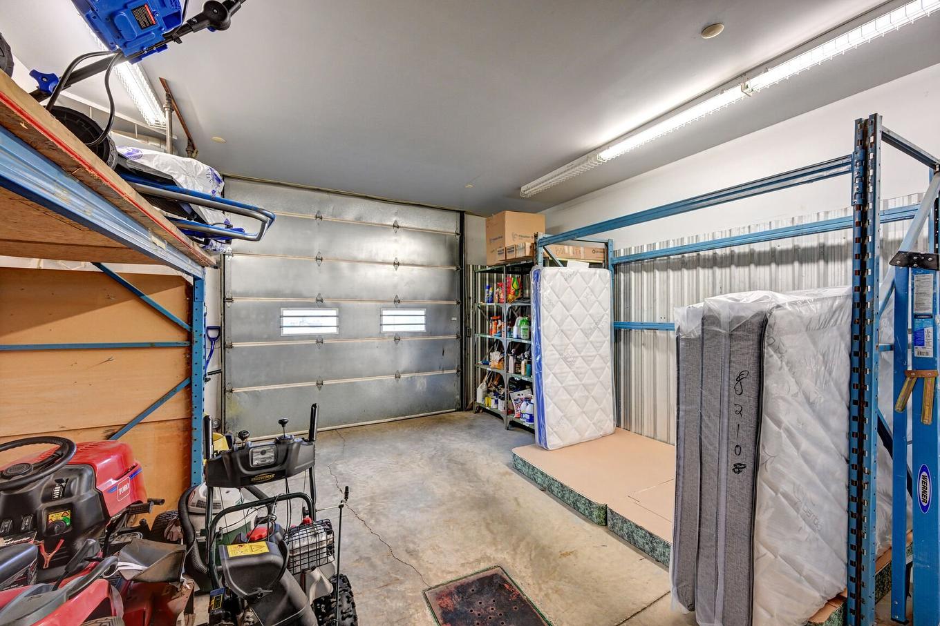 Entrepôt - 405 Boul. Industriel, Saint-Eustache, QC - Indoor Photo Showing Garage