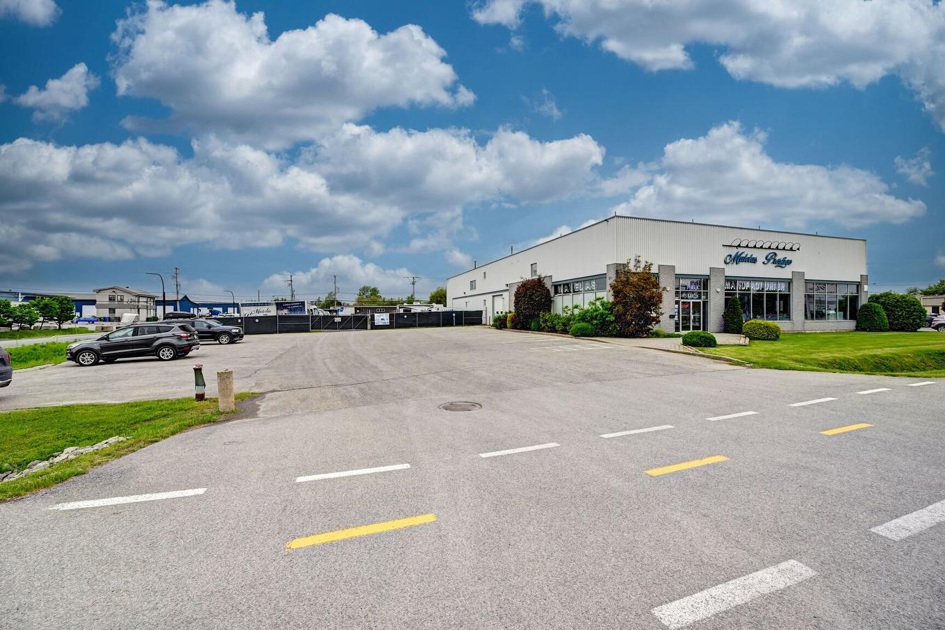 Stationnement - 405 Boul. Industriel, Saint-Eustache, QC - Outdoor With View