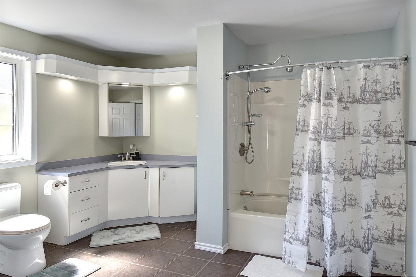 Bathroom - 86 Imp. Des Mûres, Lac-Supérieur, QC - Indoor Photo Showing Bathroom