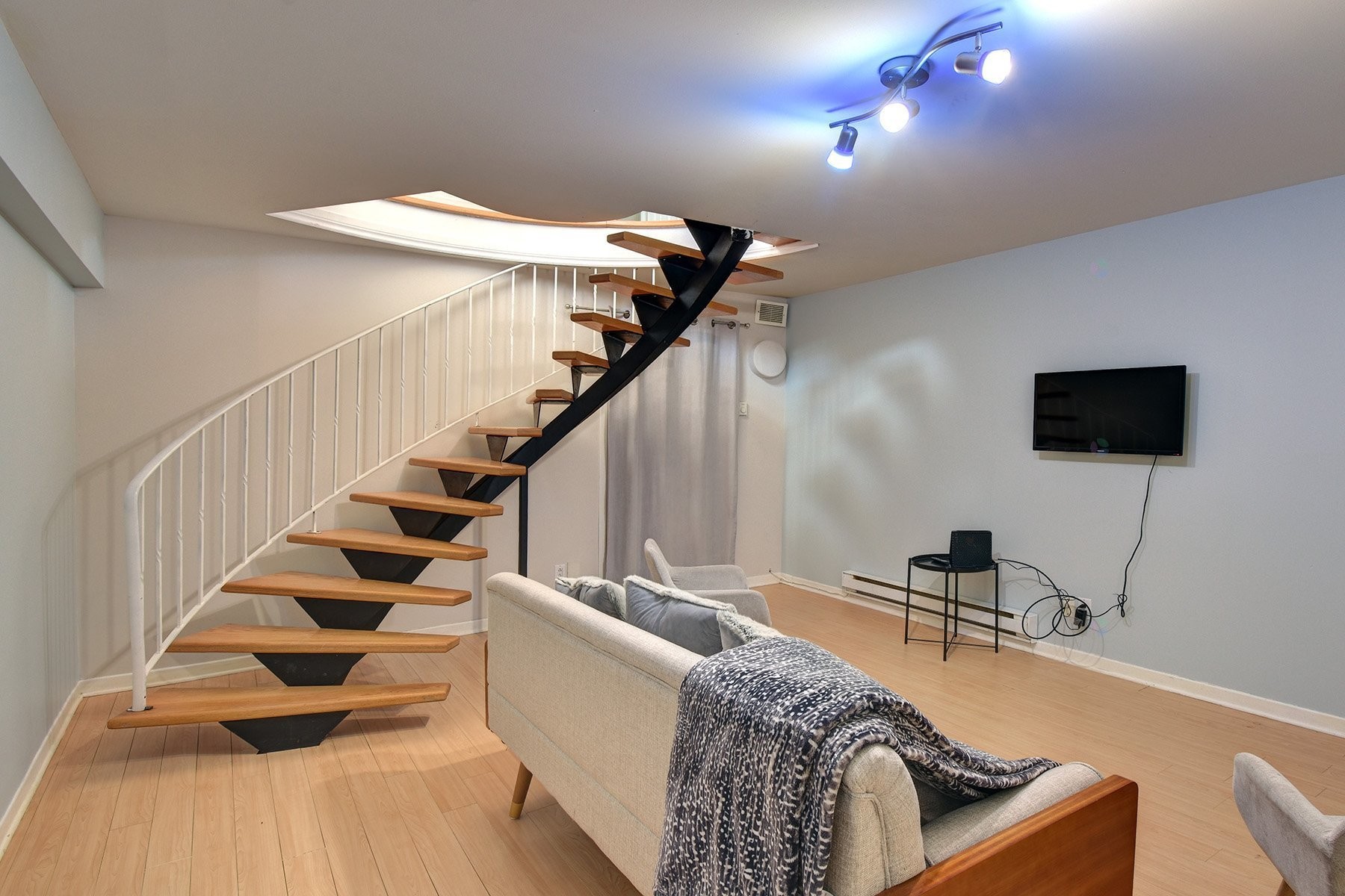 Family Room - 86 Imp. Des Mûres, Lac-Supérieur, QC - Indoor Photo Showing Other Room