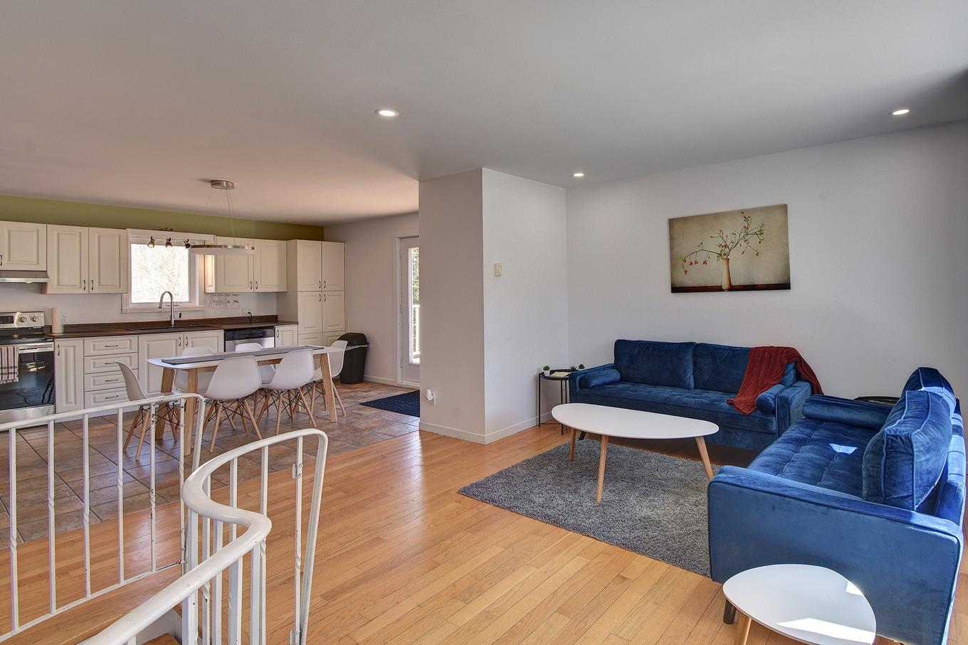 Living room - 86 Imp. Des Mûres, Lac-Supérieur, QC - Indoor Photo Showing Living Room