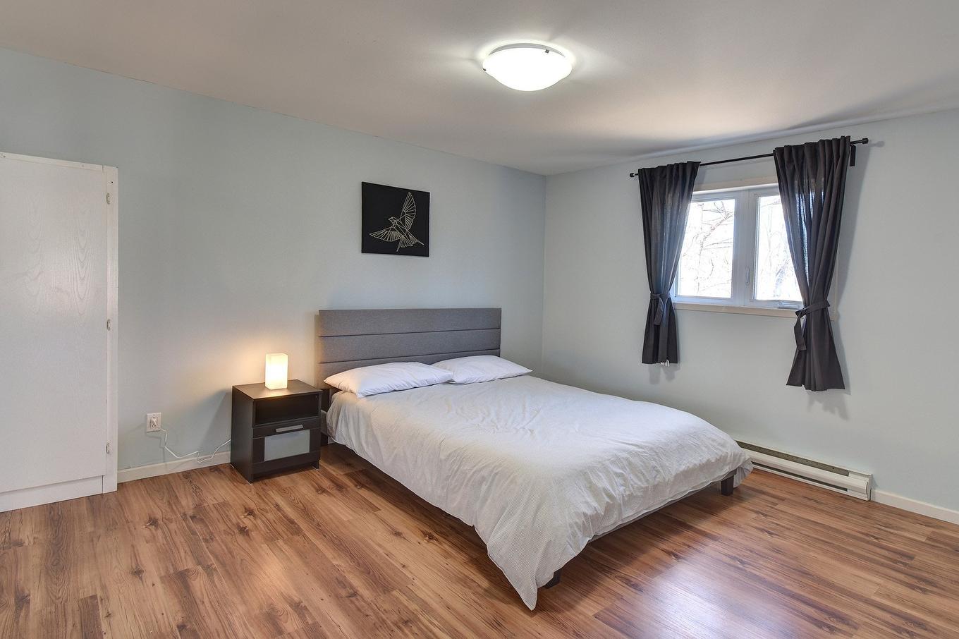 Bedroom - 86 Imp. Des Mûres, Lac-Supérieur, QC - Indoor Photo Showing Bedroom