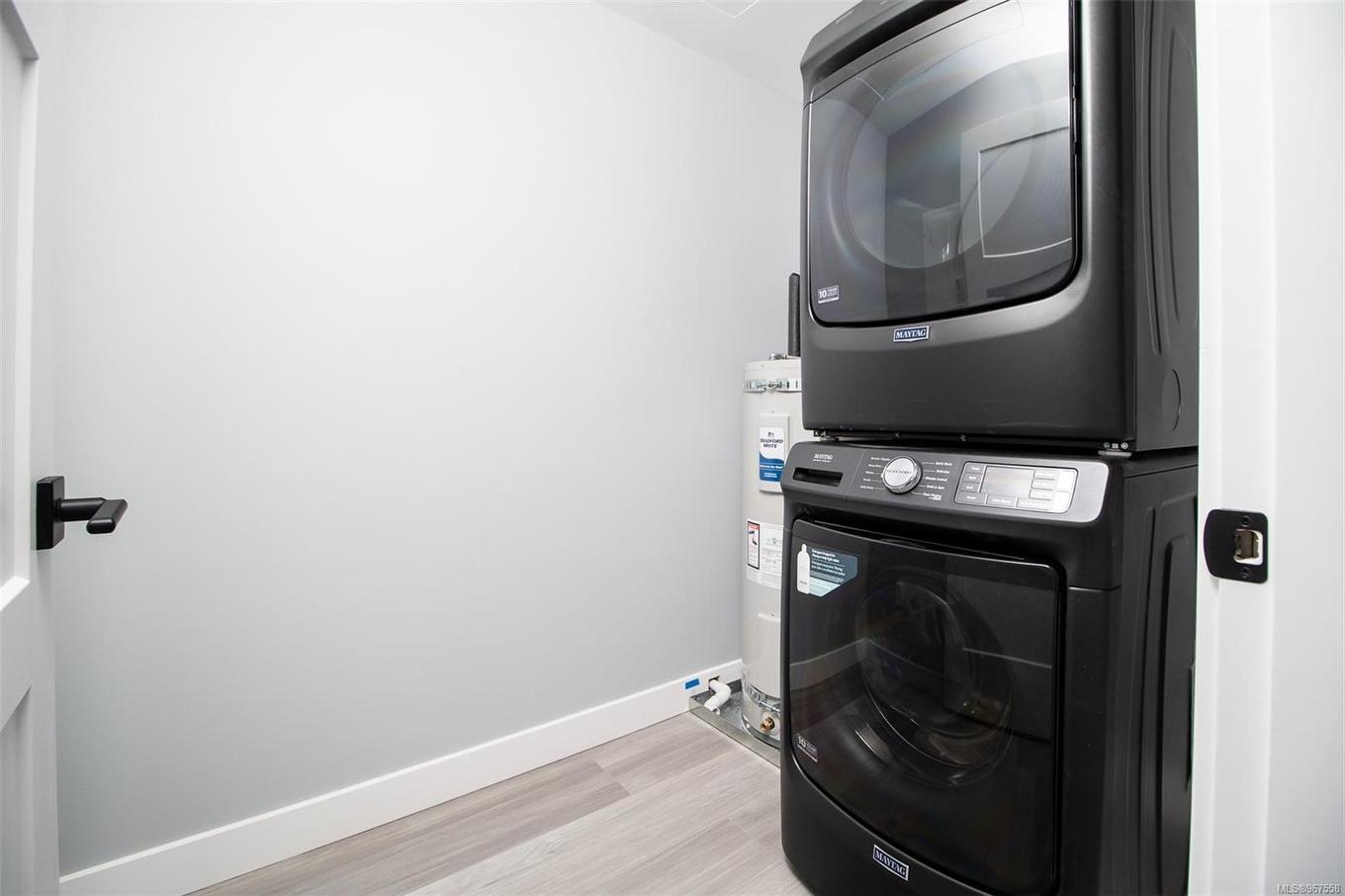 205-4474 Wellington Rd, Nanaimo, BC - Indoor Photo Showing Laundry Room