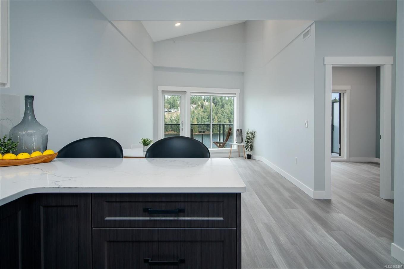 205-4474 Wellington Rd, Nanaimo, BC - Indoor