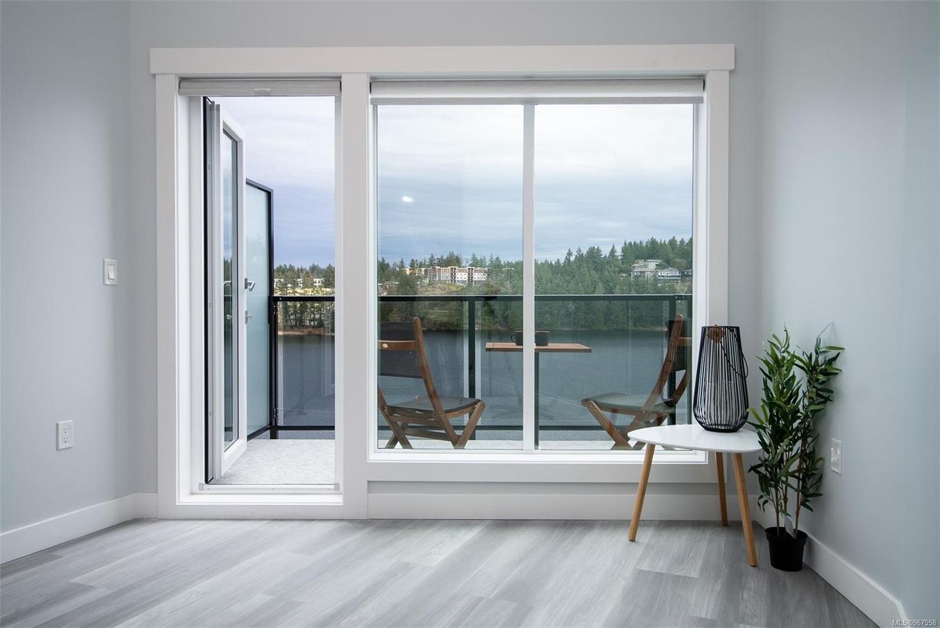 205-4474 Wellington Rd, Nanaimo, BC - Indoor