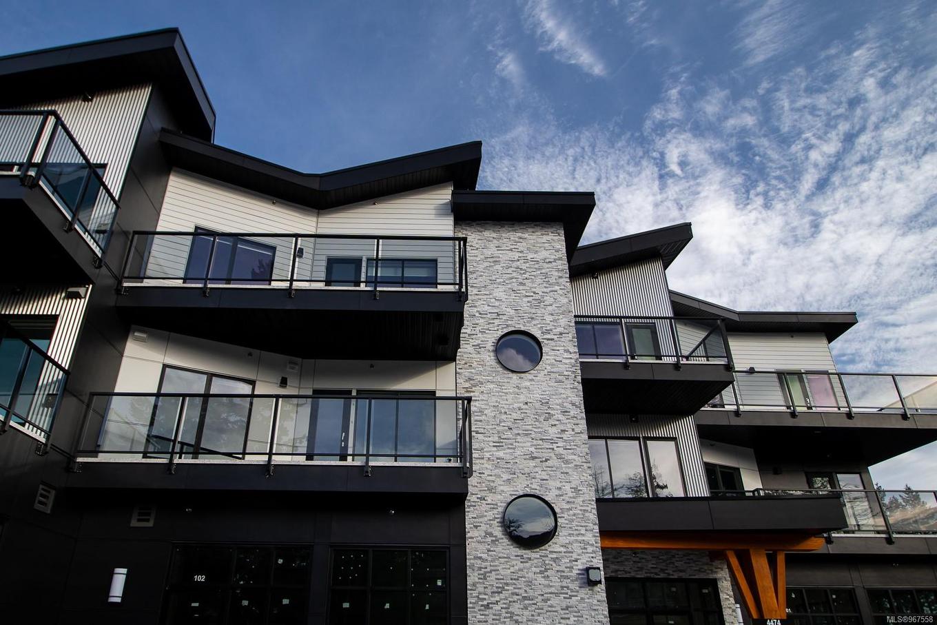 205-4474 Wellington Rd, Nanaimo, BC - Outdoor