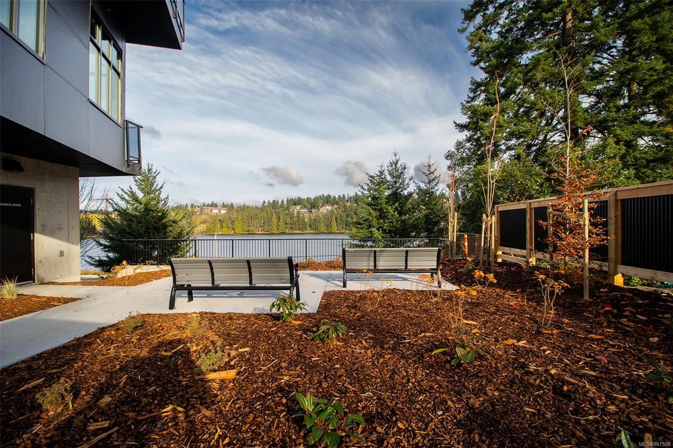 205-4474 Wellington Rd, Nanaimo, BC - Outdoor