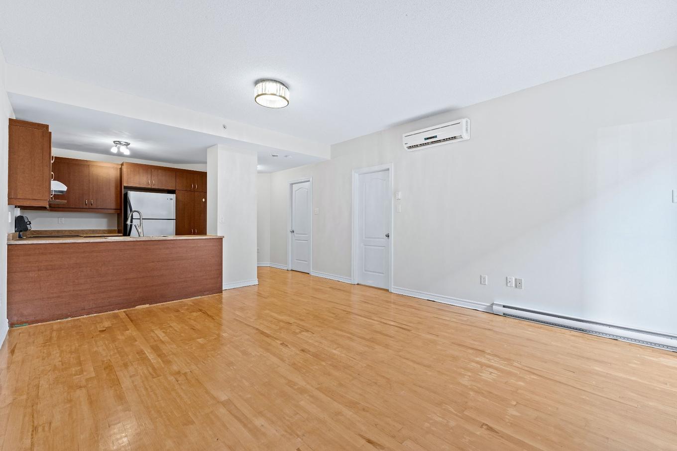 Living room - 101-3075 Av. Ernest-Hemingway, Montréal (Saint-Laurent), QC - Indoor Photo Showing Kitchen