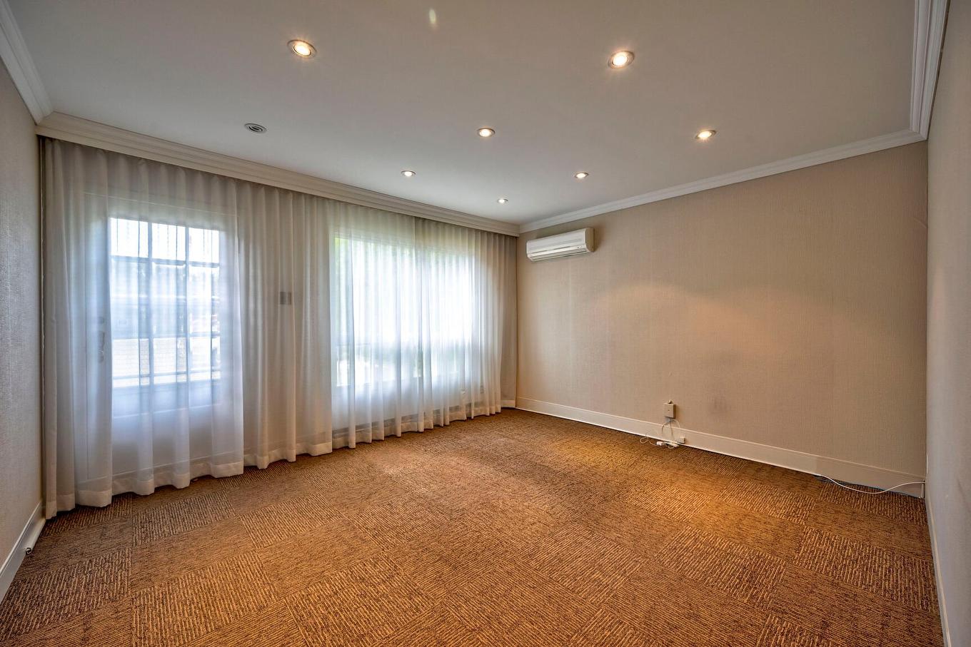 Interior - 183 Rue St-Eustache, Saint-Eustache, QC - Indoor Photo Showing Other Room