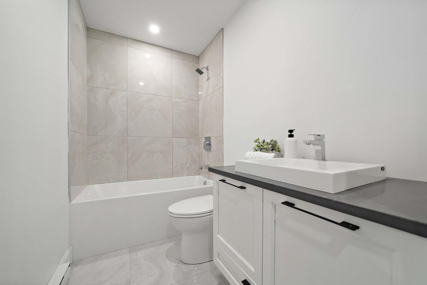 Bathroom - 604-510 Boul. Des Prairies, Laval (Laval-Des-Rapides), QC - Indoor Photo Showing Bathroom