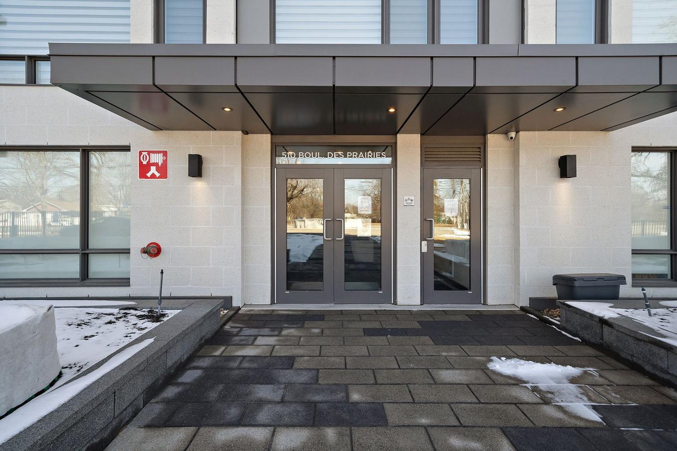 Exterior entrance - 604-510 Boul. Des Prairies, Laval (Laval-Des-Rapides), QC - Outdoor