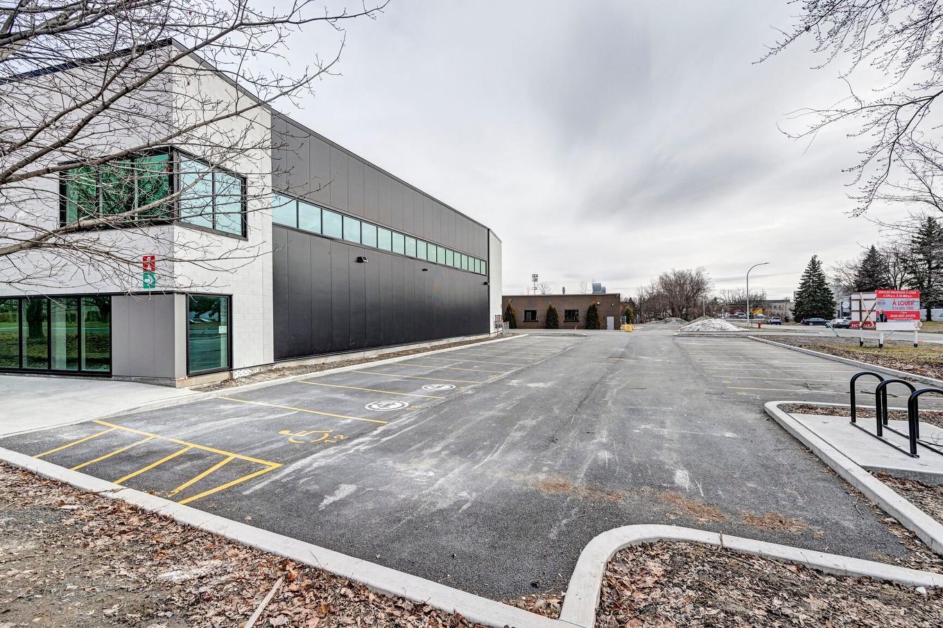 Stationnement - 100 Boul. Du Fort-St-Louis, Boucherville, QC - Outdoor