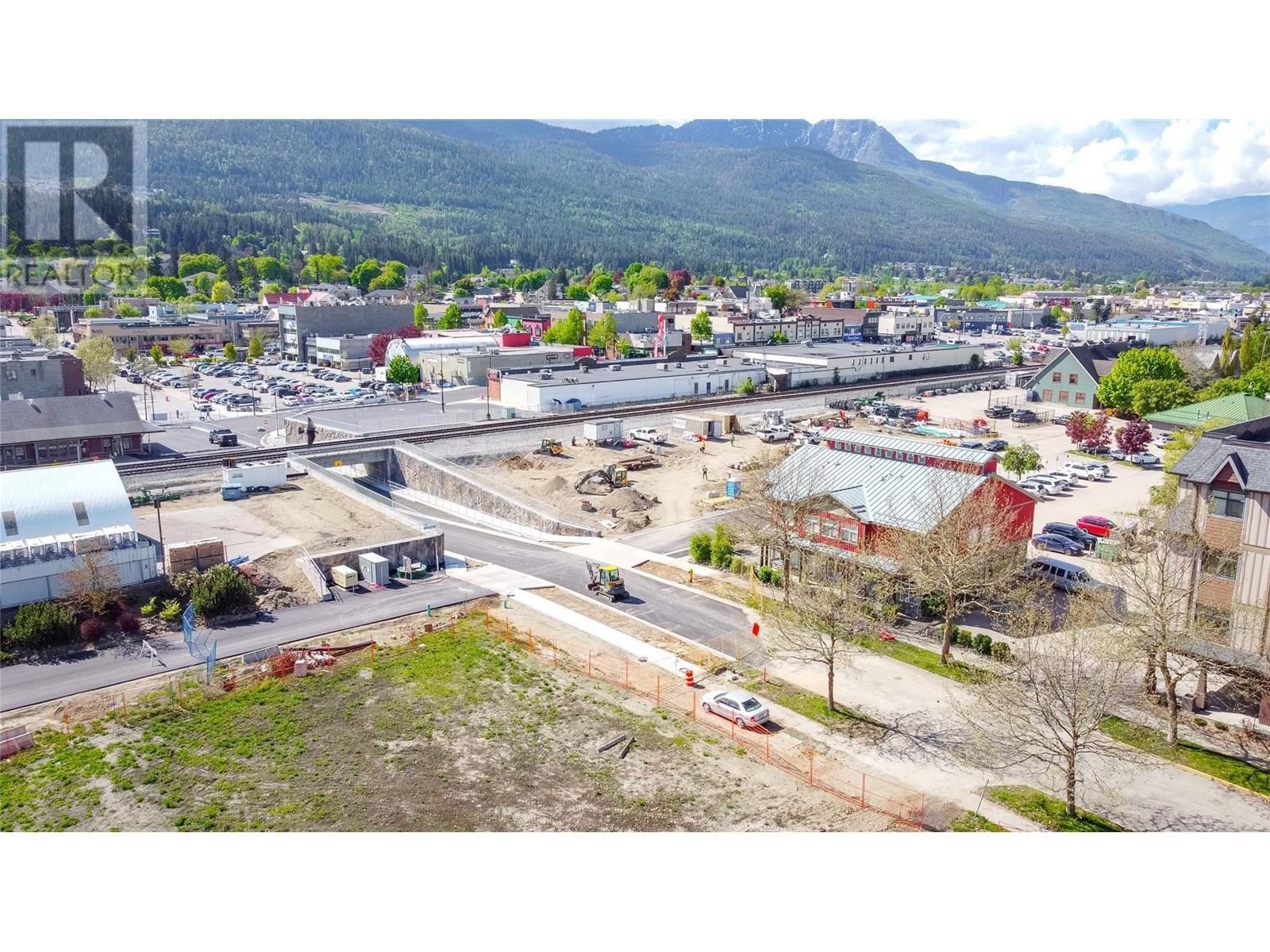 250 Harbourfront Drive Ne, Salmon Arm, BC