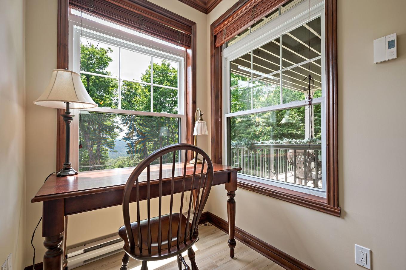 Office - 10-300 Rue Du Mont-Plaisant, Mont-Tremblant, QC - Indoor