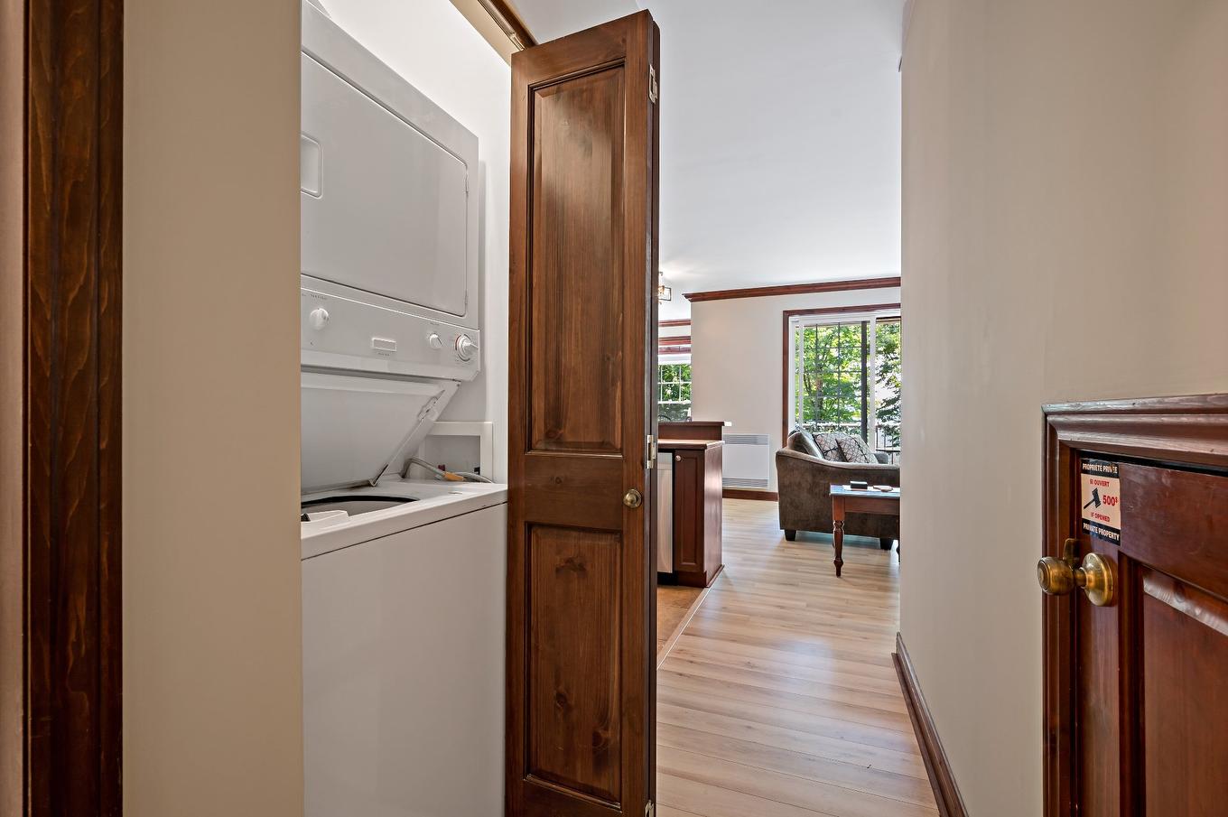 Interior - 10-300 Rue Du Mont-Plaisant, Mont-Tremblant, QC - Indoor Photo Showing Laundry Room