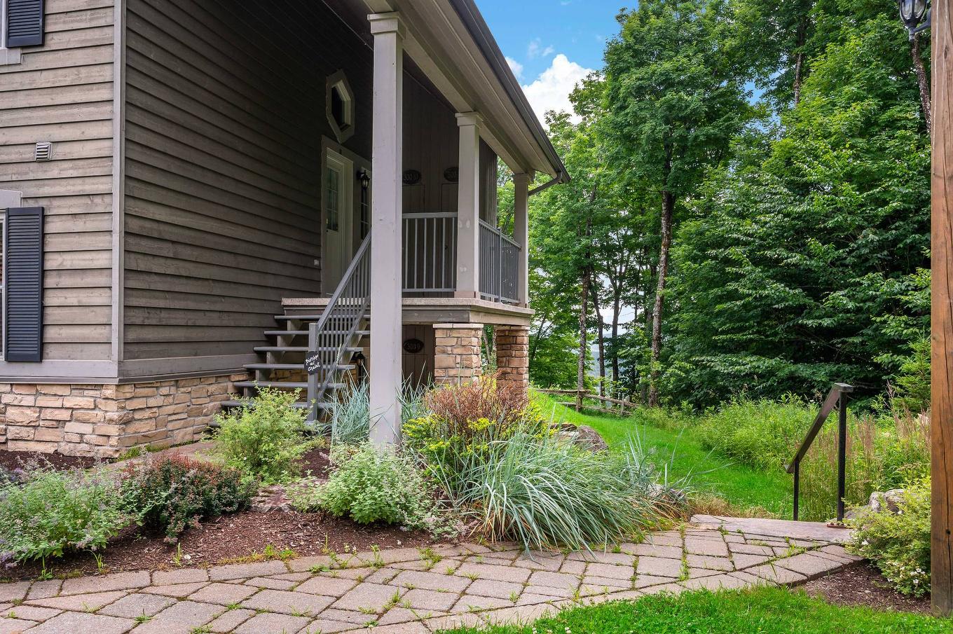 Exterior entrance - 10-300 Rue Du Mont-Plaisant, Mont-Tremblant, QC - Outdoor