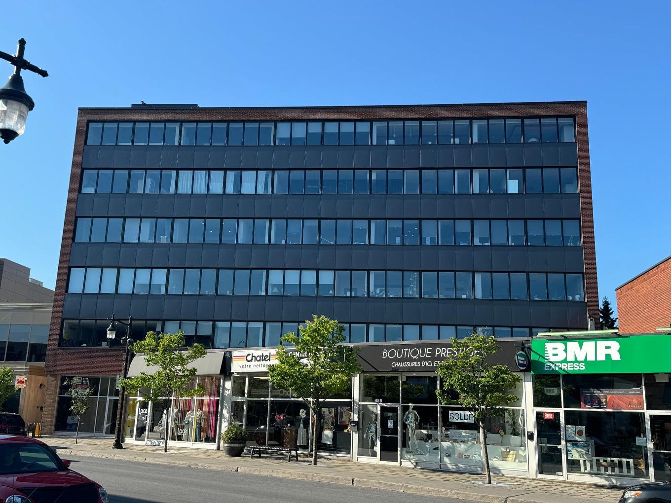 Façade - 410-465 Av. Victoria, Saint-Lambert, QC