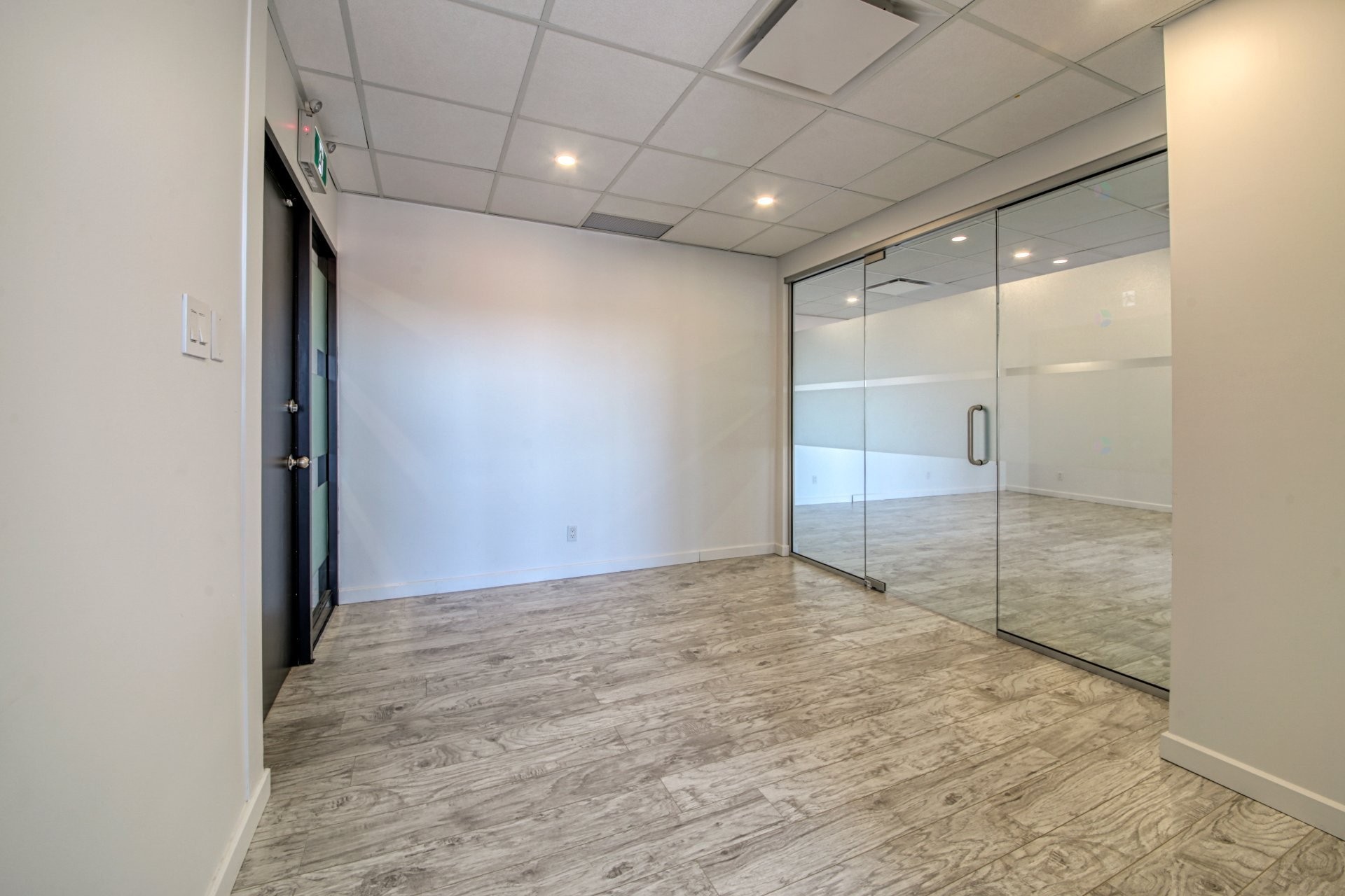 Office - 410-465 Av. Victoria, Saint-Lambert, QC - Indoor Photo Showing Other Room