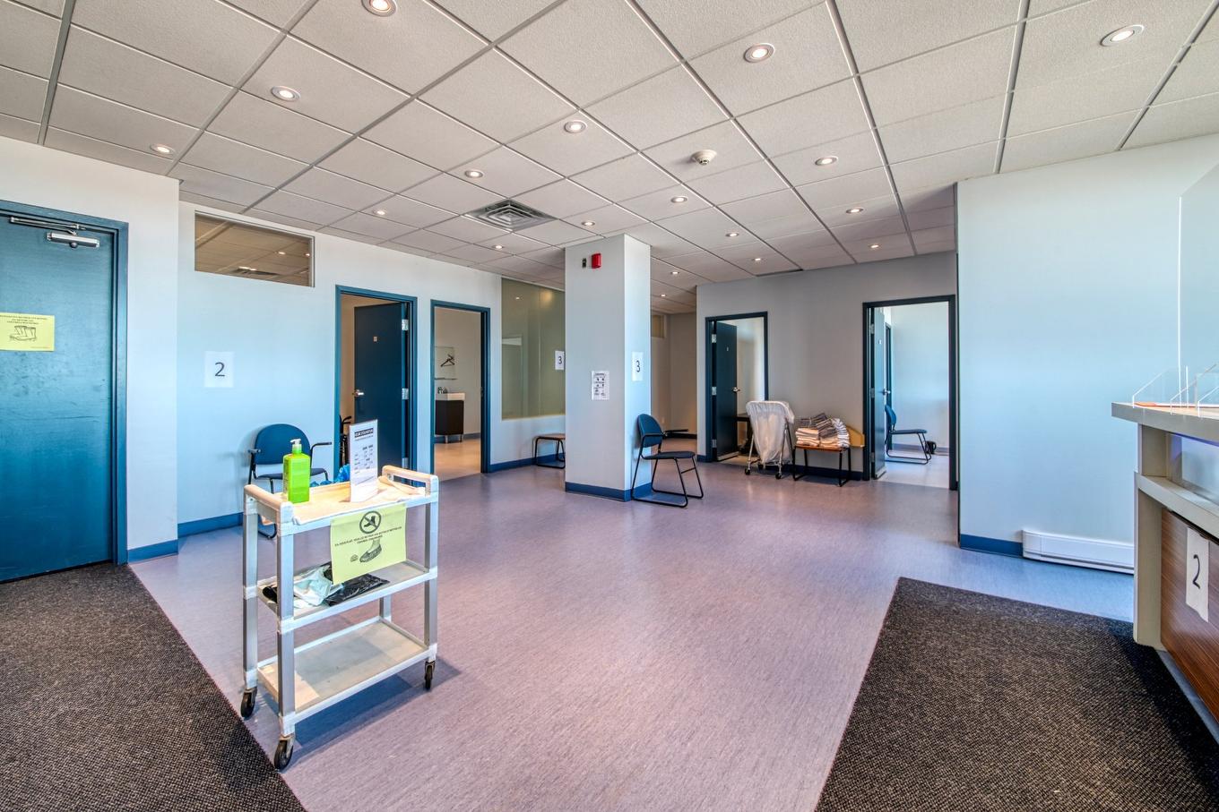 Bureau - 410-465 Av. Victoria, Saint-Lambert, QC