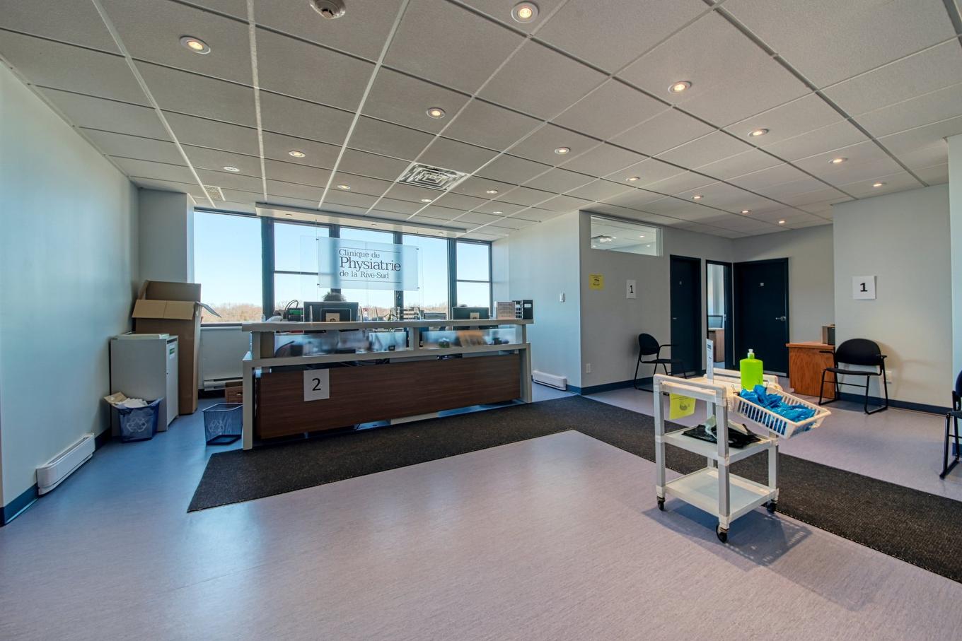 Bureau - 410-465 Av. Victoria, Saint-Lambert, QC