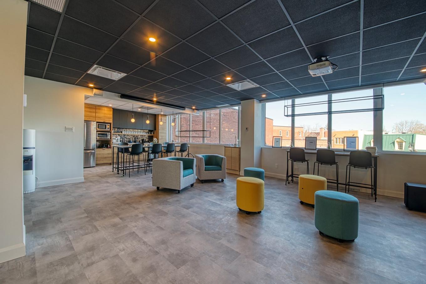 Bureau - 410-465 Av. Victoria, Saint-Lambert, QC