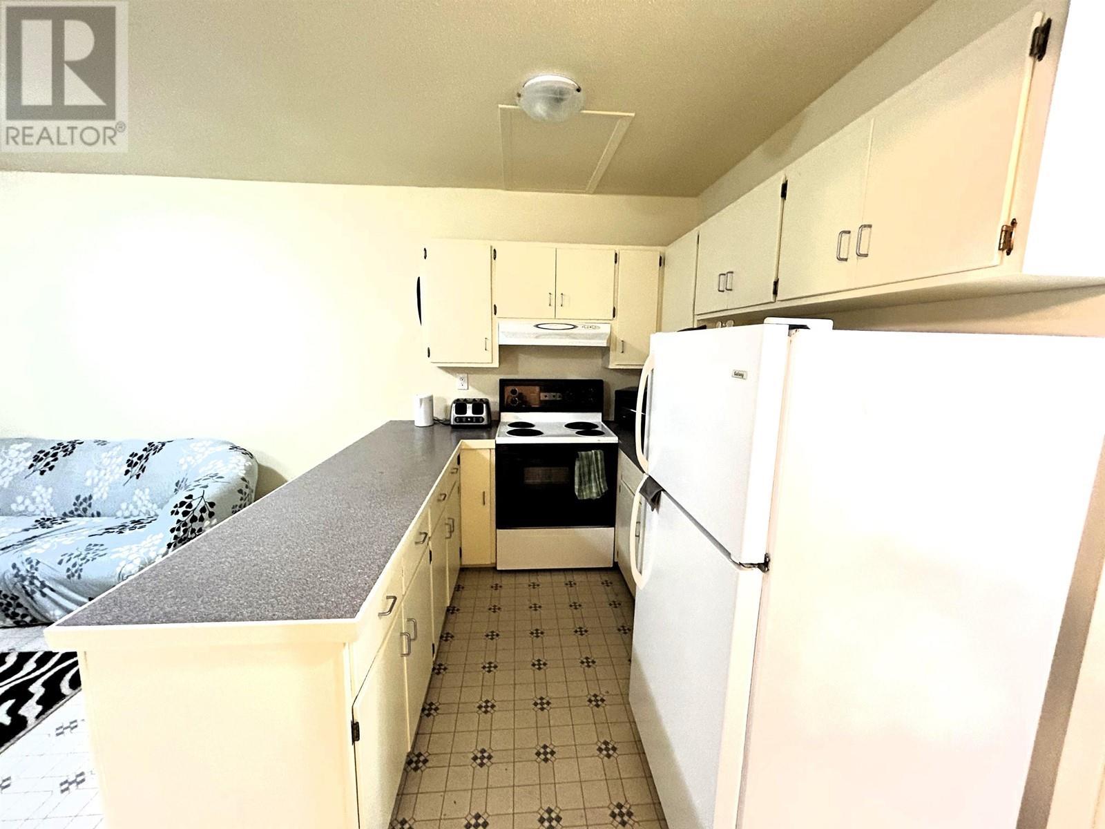 10321 Gething Street, Fort St. John, BC - Indoor Photo Showing Kitchen