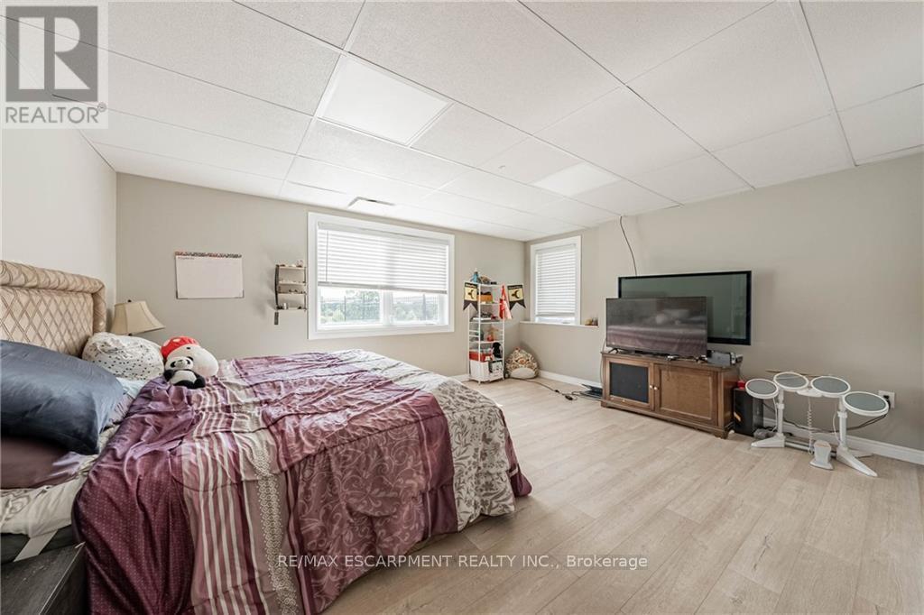 4 Middleport Road, Brant, ON - Indoor Photo Showing Bedroom
