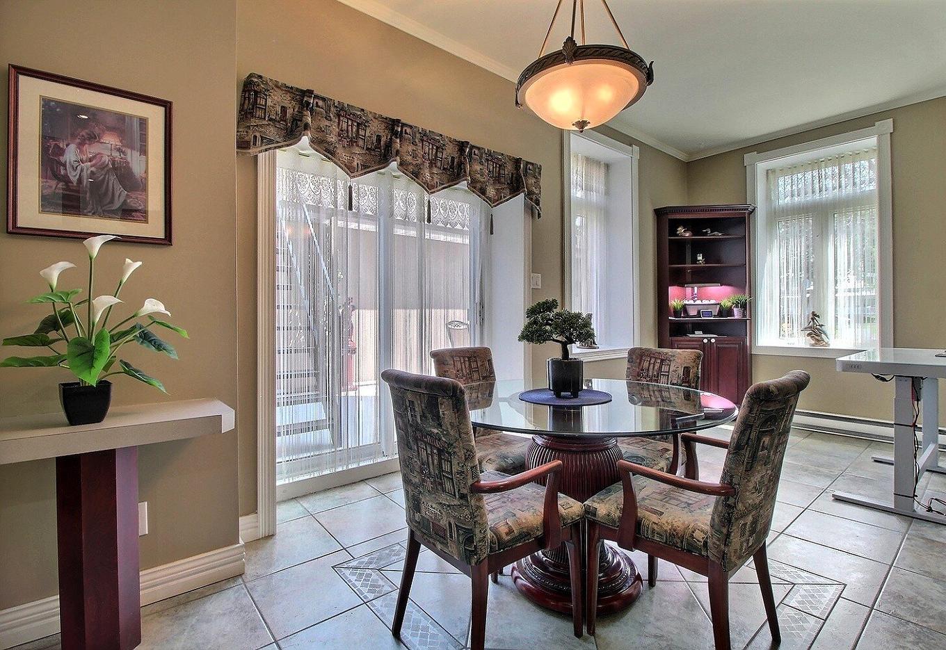Coin-repas - 6296 Rue Principale, Sainte-Croix, QC - Indoor Photo Showing Dining Room