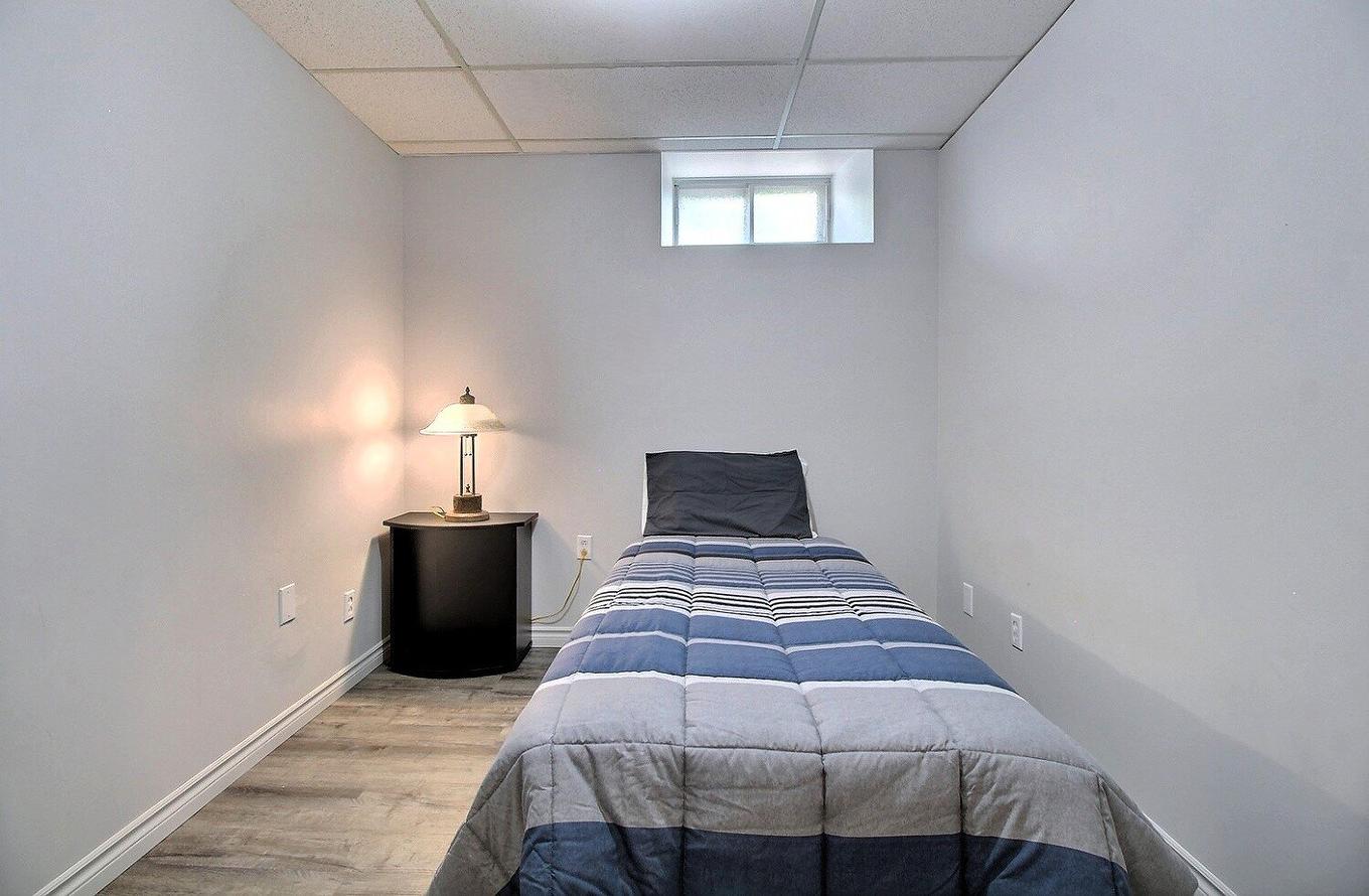Bureau - 6296 Rue Principale, Sainte-Croix, QC - Indoor Photo Showing Bedroom