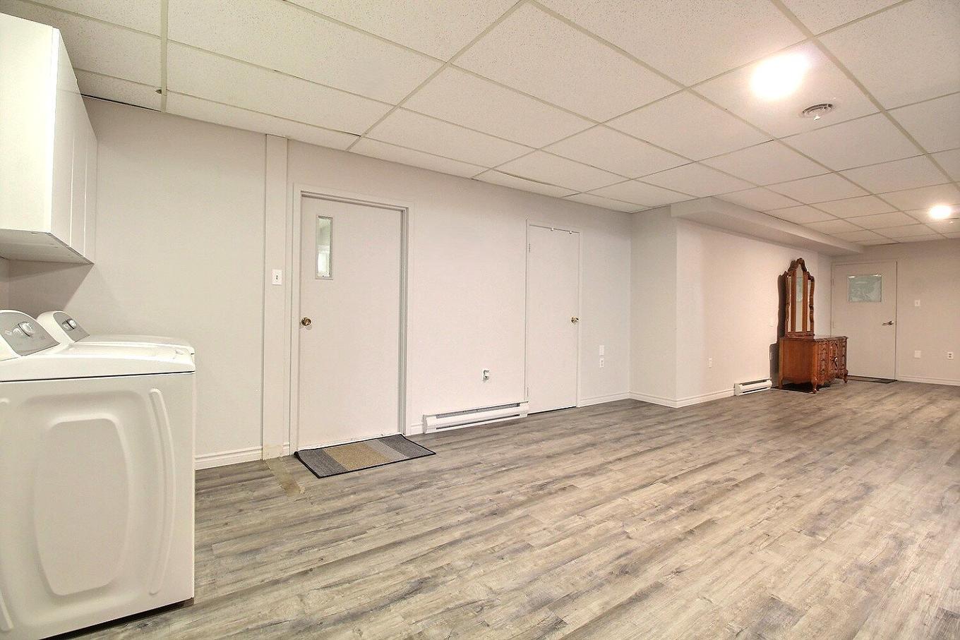 Salle familiale - 6296 Rue Principale, Sainte-Croix, QC - Indoor Photo Showing Laundry Room